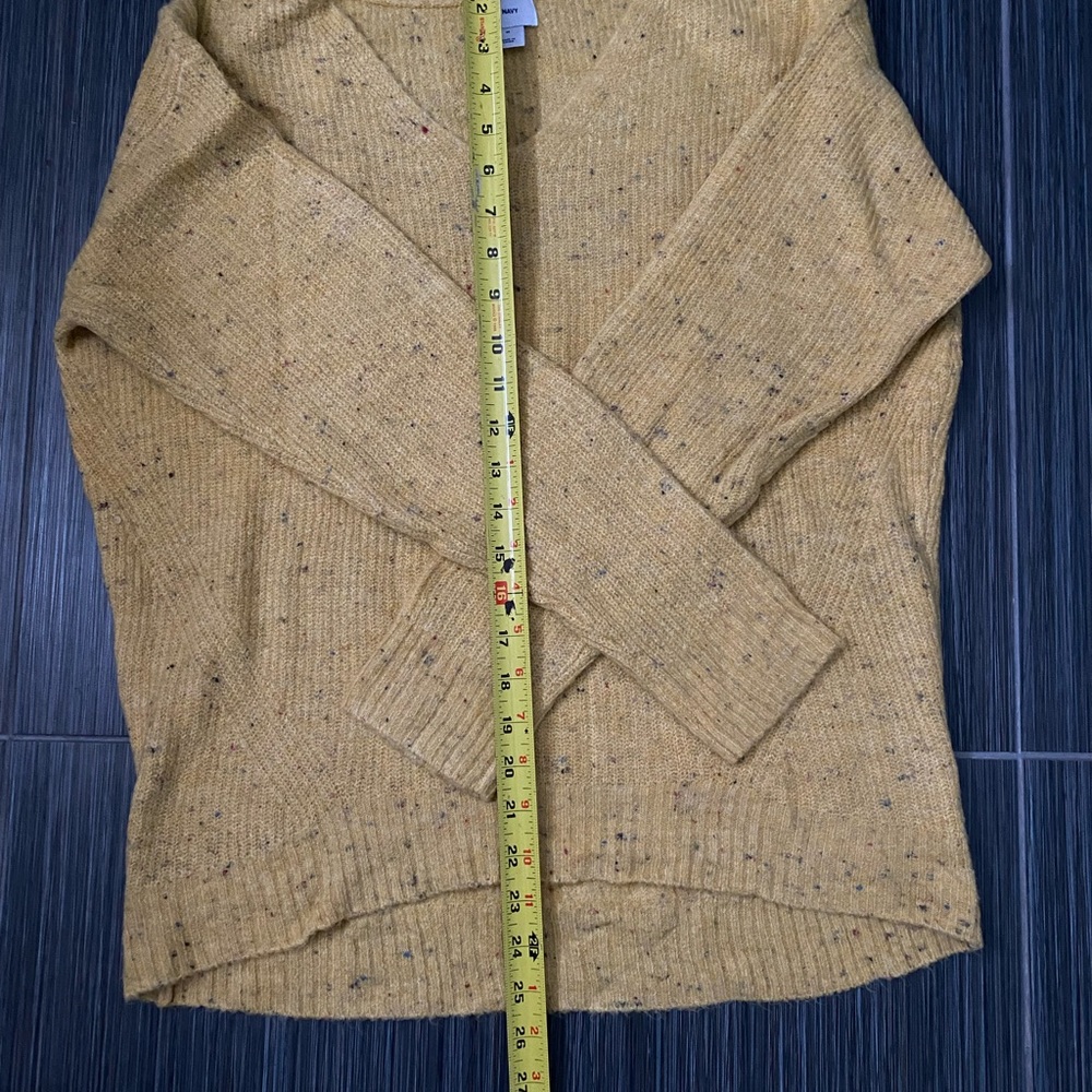 Lightweight Sweater 🎉 - Picture 2 of 3